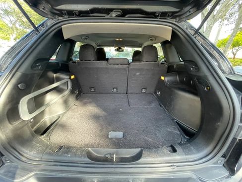 Used 2015 Jeep Cherokee Latitude FWD image 29