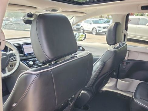 Used 2021 Chrysler Pacifica Limited AWD/4WD image 28