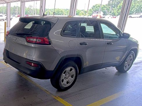 Used 2017 Jeep Cherokee Sport AWD/4WD image 4