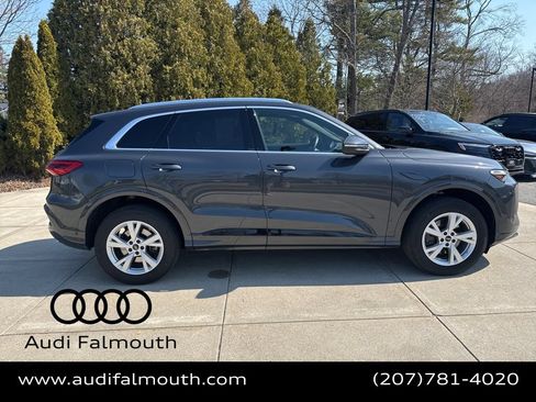 Used 2025 Audi Q5 Premium w/ Convenience Package AWD/4WD image 2