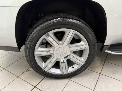 Used 2017 Cadillac Escalade Luxury AWD/4WD image 15