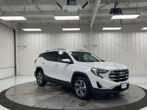 Used 2021 GMC Terrain SLT image 2