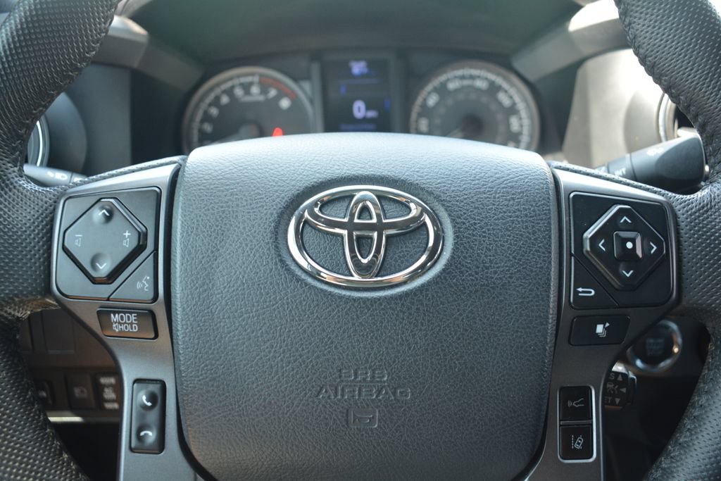 Used 2020 Toyota Tacoma TRD Off-Road AWD/4WD image 11