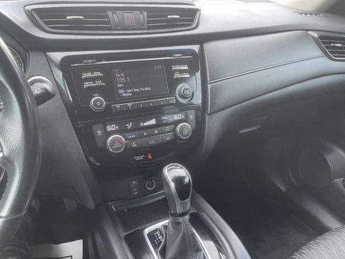 Used 2017 Nissan Rogue SV FWD image 14