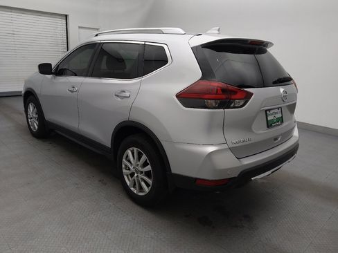 Used 2020 Nissan Rogue SV image 3