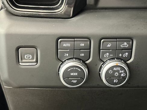 Used 2024 GMC Sierra 2500 AT4 w/ AT4 Premium Plus Package image 19