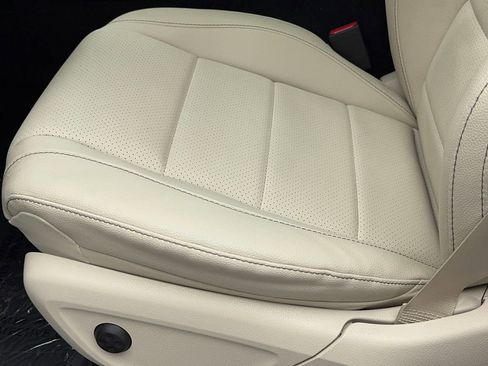 Used 2025 Mercedes-Benz GLS 450 4MATIC w/ AMG Line Exterior image 39