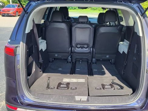 Used 2022 Kia Carnival LX FWD image 4
