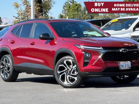 Used 2025 Chevrolet Trax RS FWD image 1
