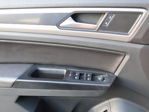 Used 2021 Volkswagen Atlas SE w/ Panoramic Sunroof Package AWD/4WD image 12