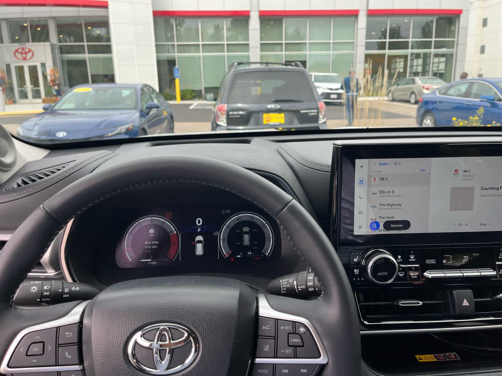 Used 2025 Toyota Highlander Platinum AWD/4WD image 11