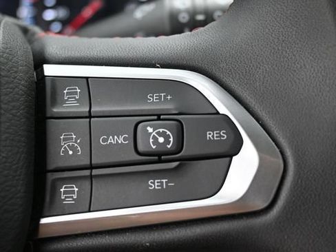 Used 2025 Jeep Compass Trailhawk AWD/4WD image 17