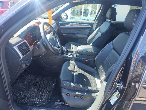Used 2023 Volkswagen Atlas Cross Sport SE w/ Black Wheel Package AWD/4WD image 7