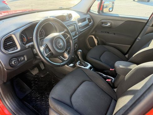 Used 2015 Jeep Renegade Latitude w/ Popular Equipment Group image 10