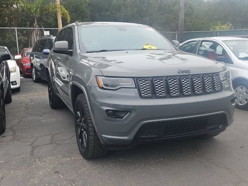 Used 2020 Jeep Grand Cherokee Altitude AWD/4WD image 2
