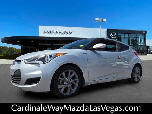 Used 2016 Hyundai Veloster FWD image 2