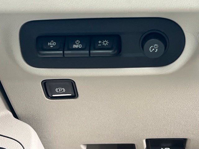 Used 2023 GMC Terrain Denali w/ Denali Premium Package AWD/4WD image 4