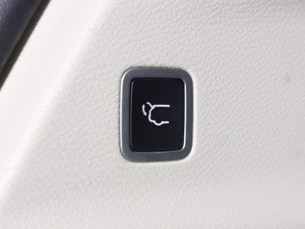 Used 2017 Chrysler Pacifica Touring-L FWD image 38