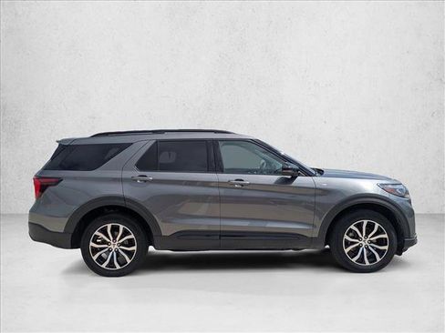 Used 2025 Ford Explorer ST-Line AWD/4WD image 4