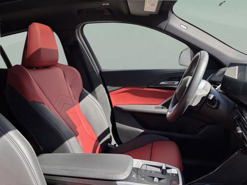 Certified 2025 BMW X2 xDrive28i image 24