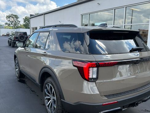 New 2026 Ford Explorer ST-Line AWD/4WD image 5