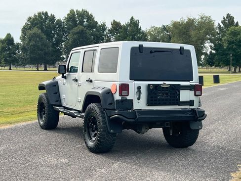 Used 2012 Jeep Wrangler Unlimited Rubicon w/ Connectivity Group image 4