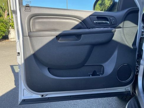 Used 2014 GMC Yukon XL Denali AWD/4WD image 21
