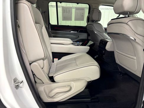 Used 2023 Jeep Grand Wagoneer Series II w/ Convenience Group III image 10