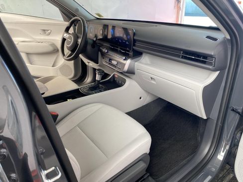Used 2025 Hyundai Kona SEL FWD image 8