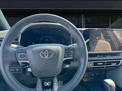 Used 2025 Toyota Camry SE w/ Convenience Package AWD/4WD image 3