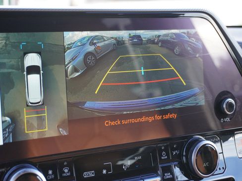 Used 2024 Toyota Highlander Platinum image 32