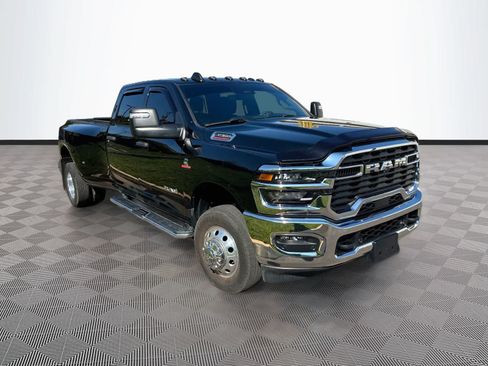 Used 2025 RAM 3500 Big Horn AWD/4WD image 3