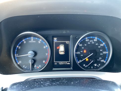 Used 2018 Toyota RAV4 LE w/ Carpet Mat Package AWD/4WD image 30