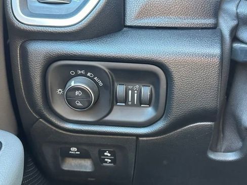 Used 2019 RAM 1500 Big Horn AWD/4WD image 17