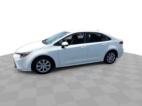 Used 2025 Toyota Corolla LE FWD image 4