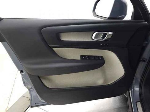 Used 2023 Volvo XC40 B5 Plus w/ Protection Package Premier image 14