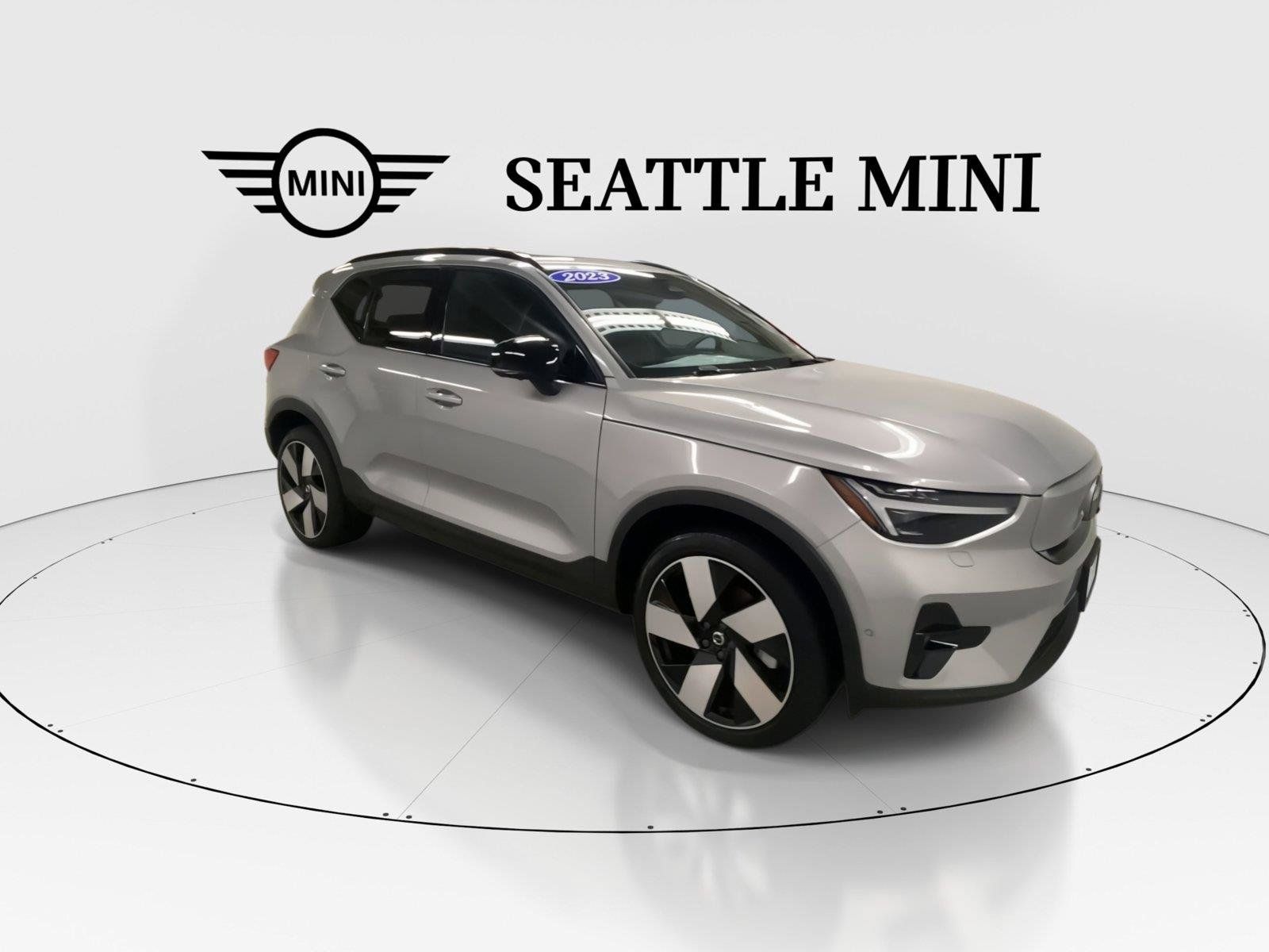 Used 2023 Volvo XC40 Recharge Ultimate w/ Protection Package Premier AWD/4WD image 2