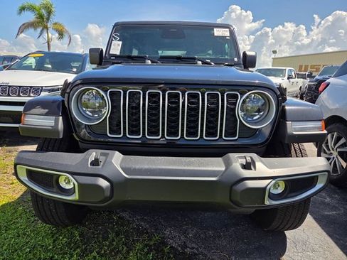 Used 2026 Jeep Wrangler Unlimited Sahara AWD/4WD image 2