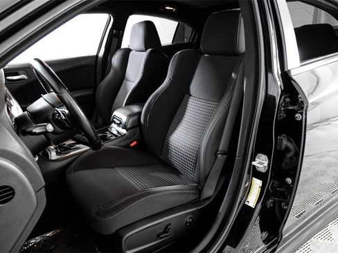 Used 2021 Dodge Charger R/T w/ Blacktop Package image 31