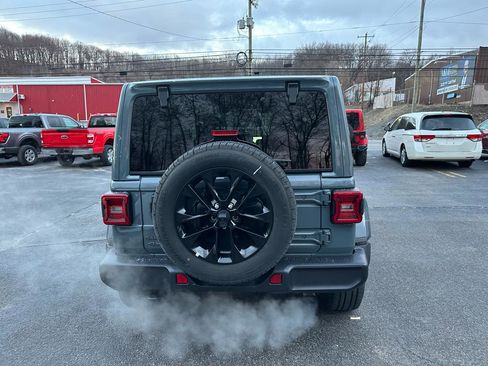Used 2025 Jeep Wrangler Sahara image 6
