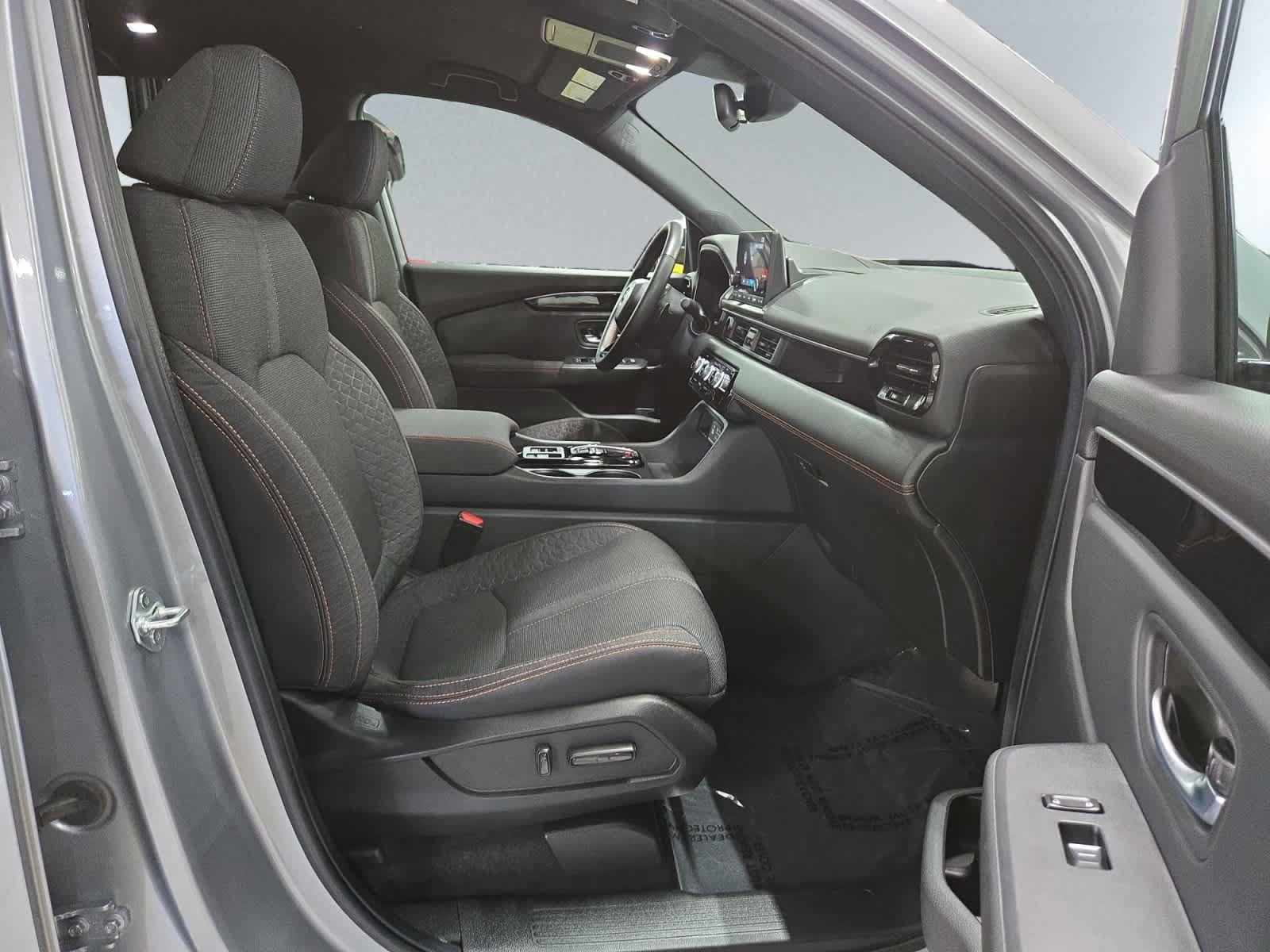 Used 2025 Honda Pilot Sport image 20