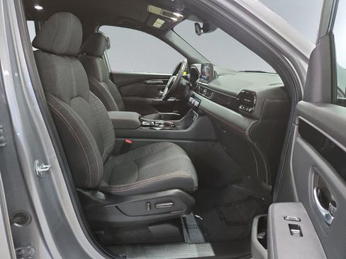 Used 2025 Honda Pilot Sport image 20