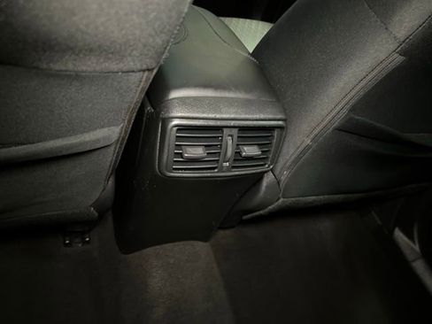 Used 2017 Nissan Rogue SV AWD/4WD image 38