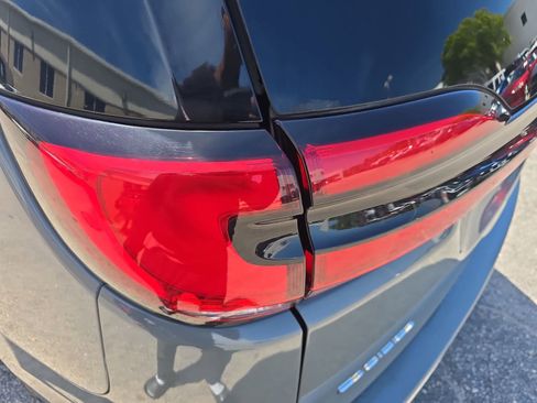 Used 2022 Chrysler Pacifica Touring-L FWD image 36
