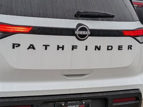 New 2025 Nissan Pathfinder SV image 7