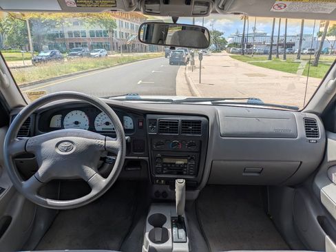 Used 2004 Toyota Tacoma PreRunner RWD image 15