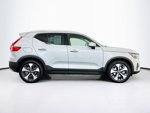 Used 2025 Volvo XC40 B5 Plus image 10