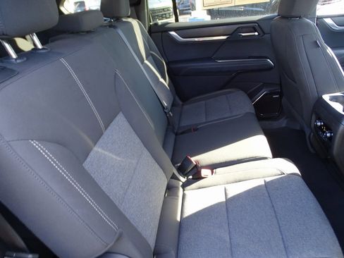 Used 2025 GMC Acadia Elevation image 13