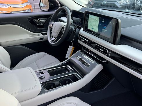 New 2026 Lincoln Aviator AWD w/ Jet Appearance Package image 10
