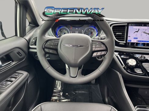 New 2026 Chrysler Pacifica Limited w/ S Appearance Package image 13